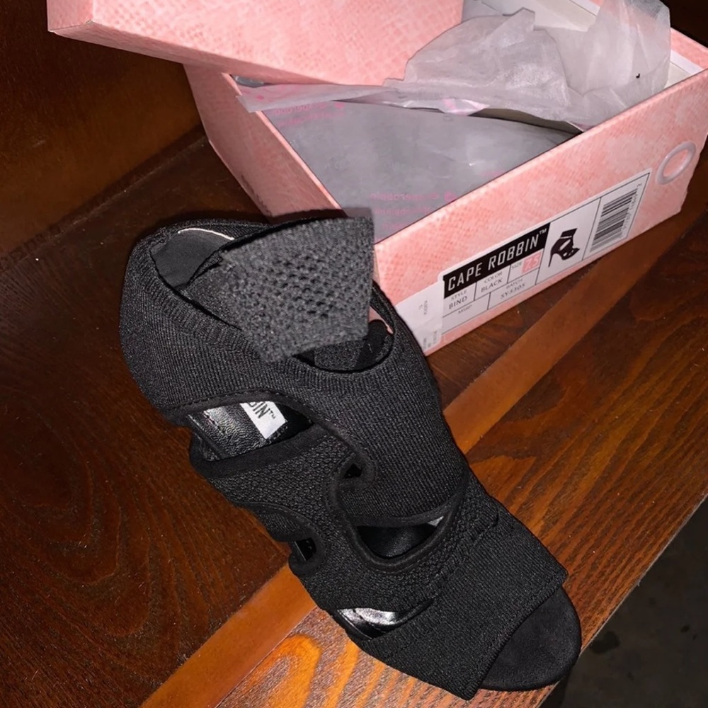 Black Heels 👠 - Picture 4 of 5